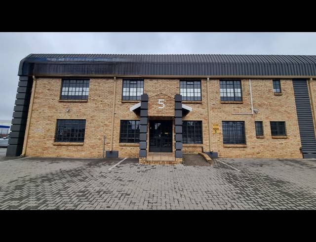 744M² WAREHOUSE TO LET IN JET PARK